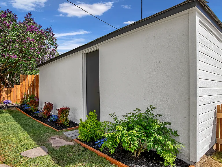 1309 W Melrose St — Photo 37