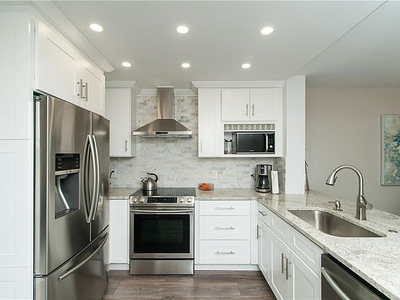 4th image of 2615 Cove Cay Dr Unit 303