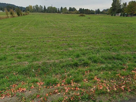 2nd image of 18346 SE Cheldelin Rd