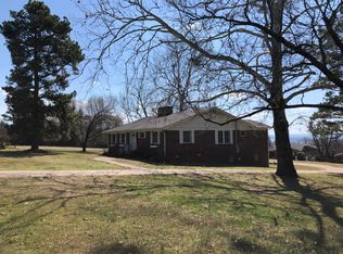 1430 Skyline Dr, Russellville, AR 72802