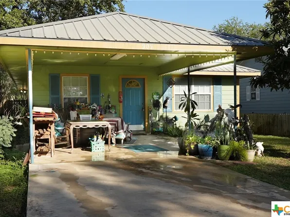 905 Peach St, Jourdanton, TX 78026