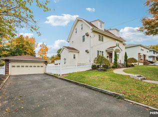 15 Pierrepont Ave, Rutherford, NJ 07070