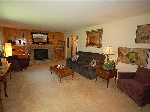 3rd image of 1034 Pamela Cir