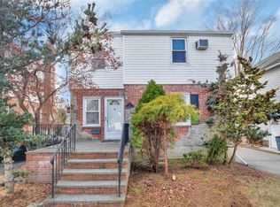 16 E Maujer St, Valley Stream, NY 11580