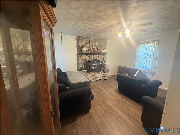 4th image of 23113 River Rd
