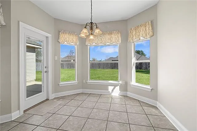 409 Gainesway Dr — Photo 11
