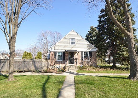 2nd image of 724 Suffolk Ave