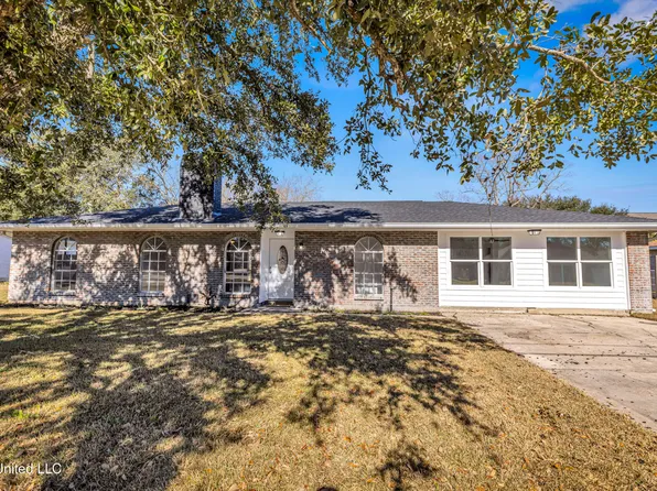 615 Highland Dr, Bay Saint Louis, MS 39520