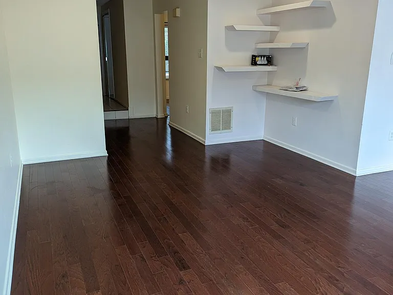 220 Hampshire Dr #220 — Photo 4