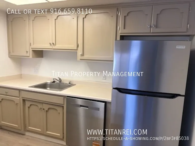 1050 Clinton Rd — Photo 2