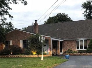 31 Birchdale Dr, Holbrook, NY 11741