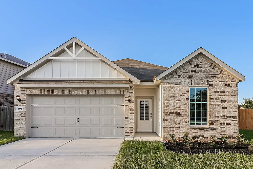 3 bed, 2.0 bath, 1579 sqft, $1,995 — Photo 1
