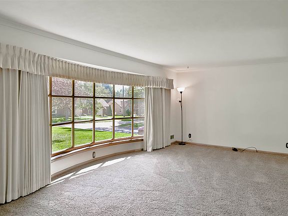 5th image of 219 Saint Louis Ave
