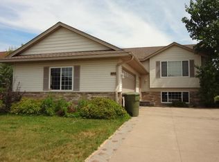 9298 Goodrich Dr, Monticello, MN 55362