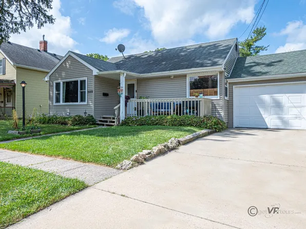 1019 3rd St, Galena, IL 61036