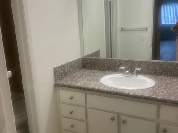 4th image of 1319 E Harvard St #108