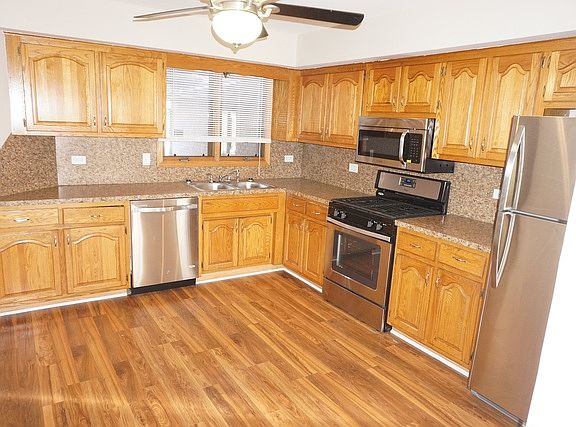 5th image of 9031 W 111th St APT E