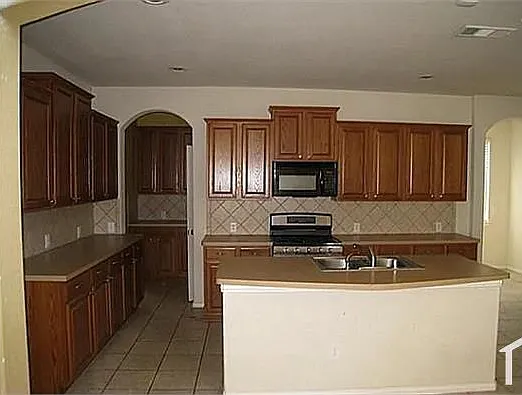 1524 Chestnut Dr — Photo 2