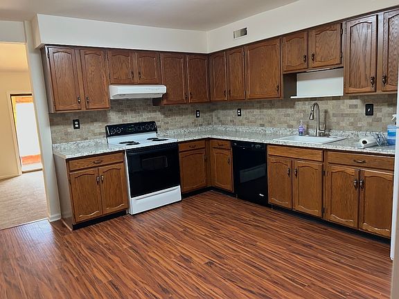 Spacious Kitchen with plenty of cabinet space. Roomy for a portable island or kitchen dining set