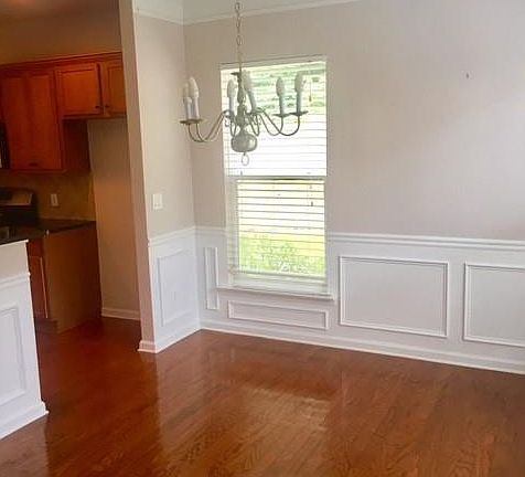 5th image of 496 Mountain View Ln