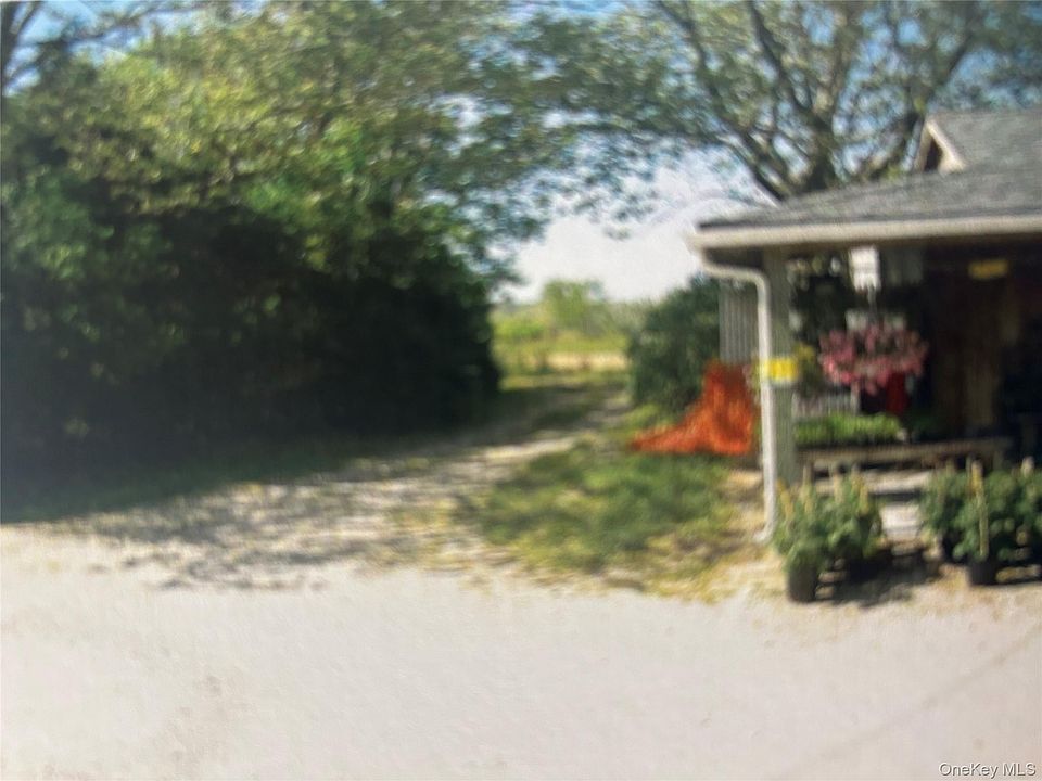 2nd image of 4042 Sound Avenue