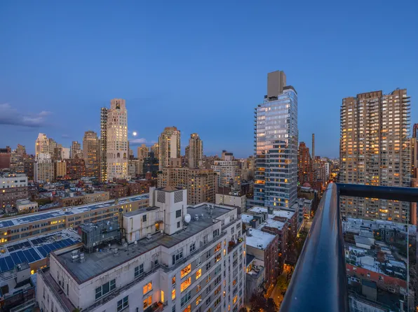 200 East 74th Street image 4 of 12