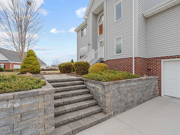 4th image of 160 Springbuck Dr