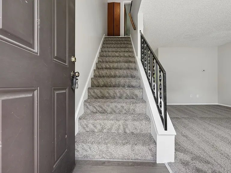 1400 Country Side Dr — Photo 4