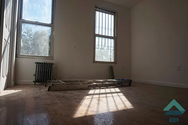 Rented by EXR | media 9