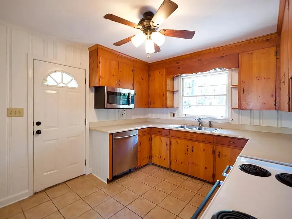 266 Janice Dr — Photo 3