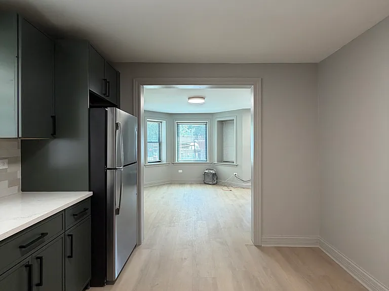 3530 W Dickens Ave #G — Photo 5
