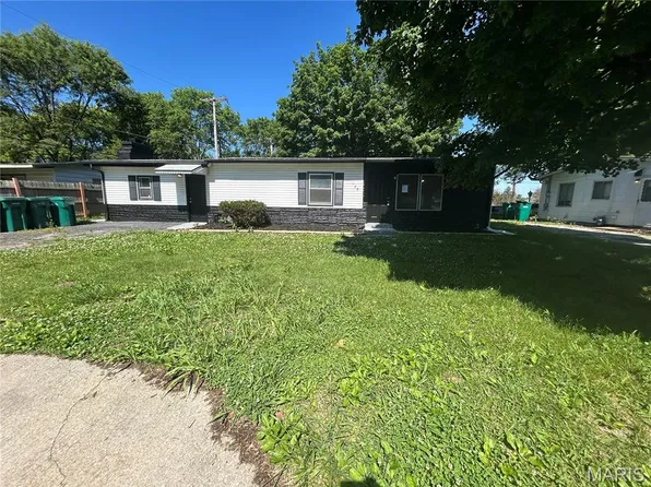 129 Saint Thomas Ln, Cahokia, IL 62206