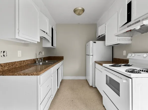 Country Club Apartments