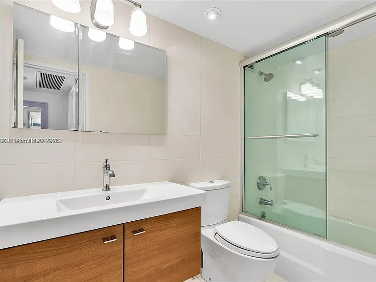 5700 Collins Ave #15D — Photo 17