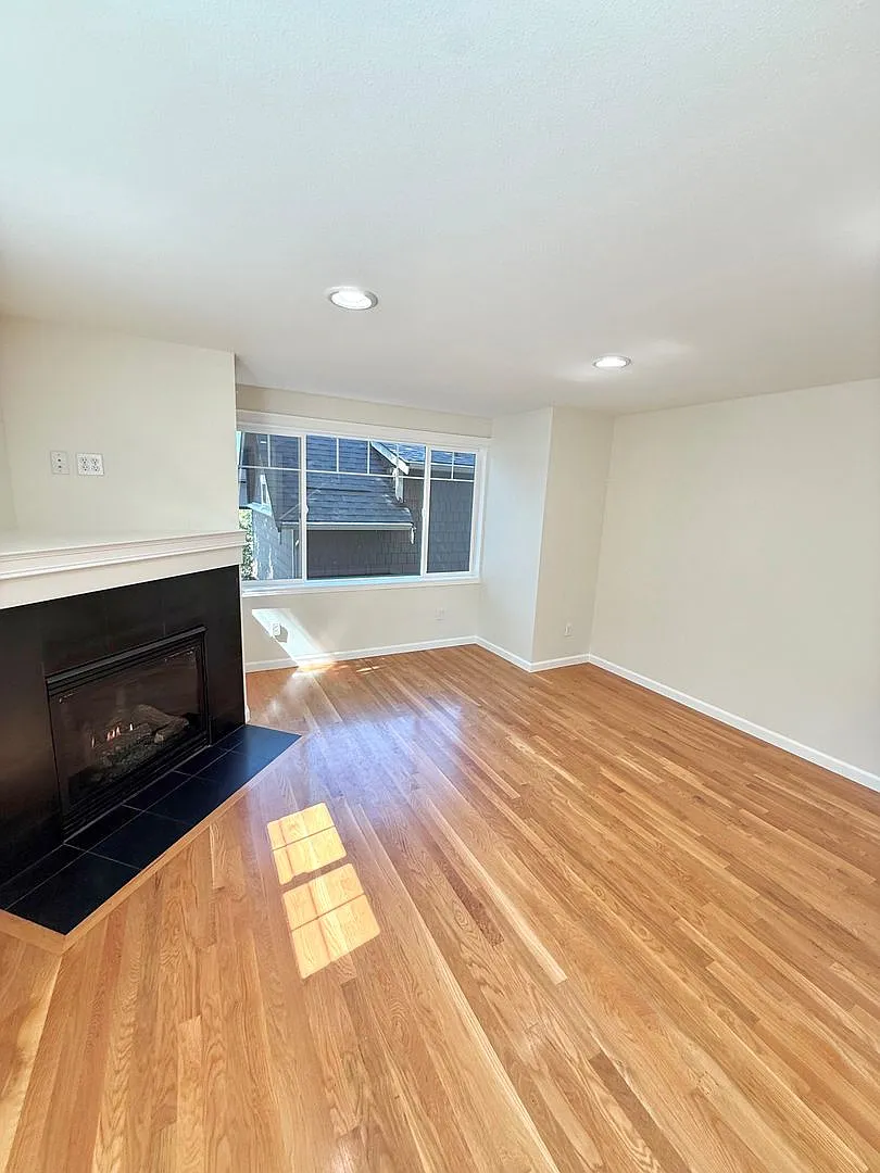 Modern 2-Bedroom, 2-Bathroom West Seattle Townhome — Photo 3