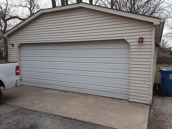 4th image of 10403 S 73rd Ct