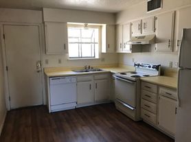 2033 S Don Roser Dr, Las Cruces, NM