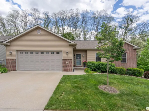 11 Musket Ct, Leclaire, IA 52753