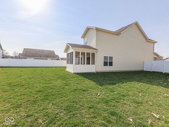 2nd image of 1810 Maplewood Ct