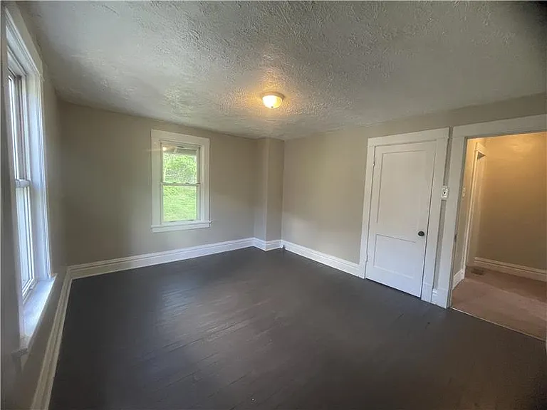 466 Hill St — Photo 13