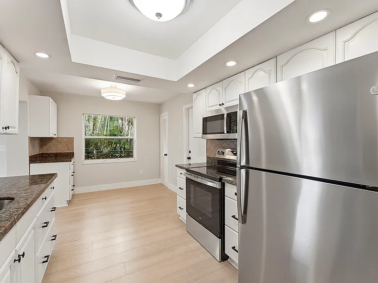 22267 SW 57th Ave — Photo 9