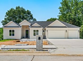 2055 Collins Dr, Pea Ridge, AR 72751