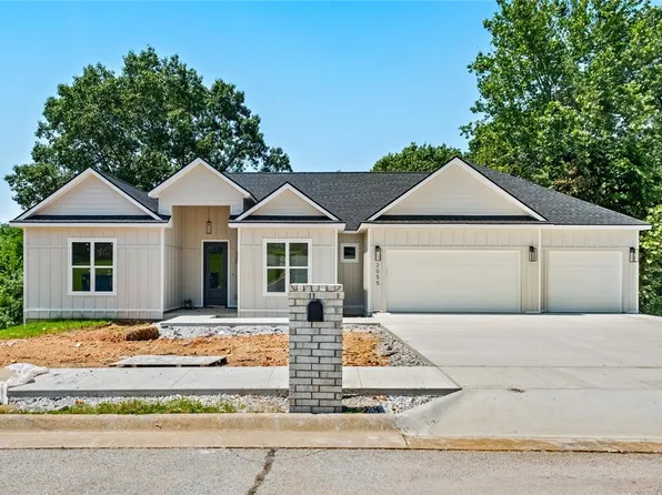 2055 Collins Dr, Pea Ridge, AR 72751