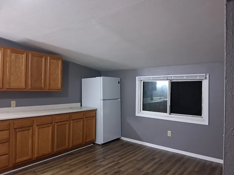 5 bed, 1.0 bath, $1,300 — Photo 2