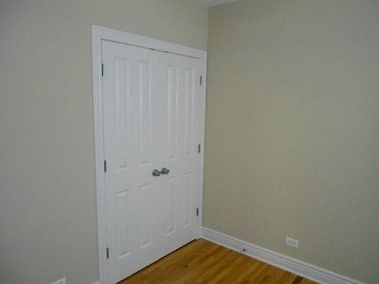 3rd image of 1216 W Waveland Ave
