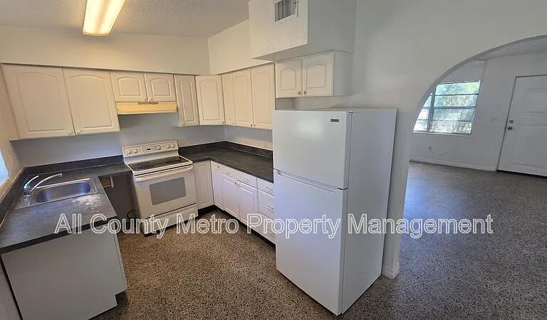 1220 Linda Ln — Photo 7