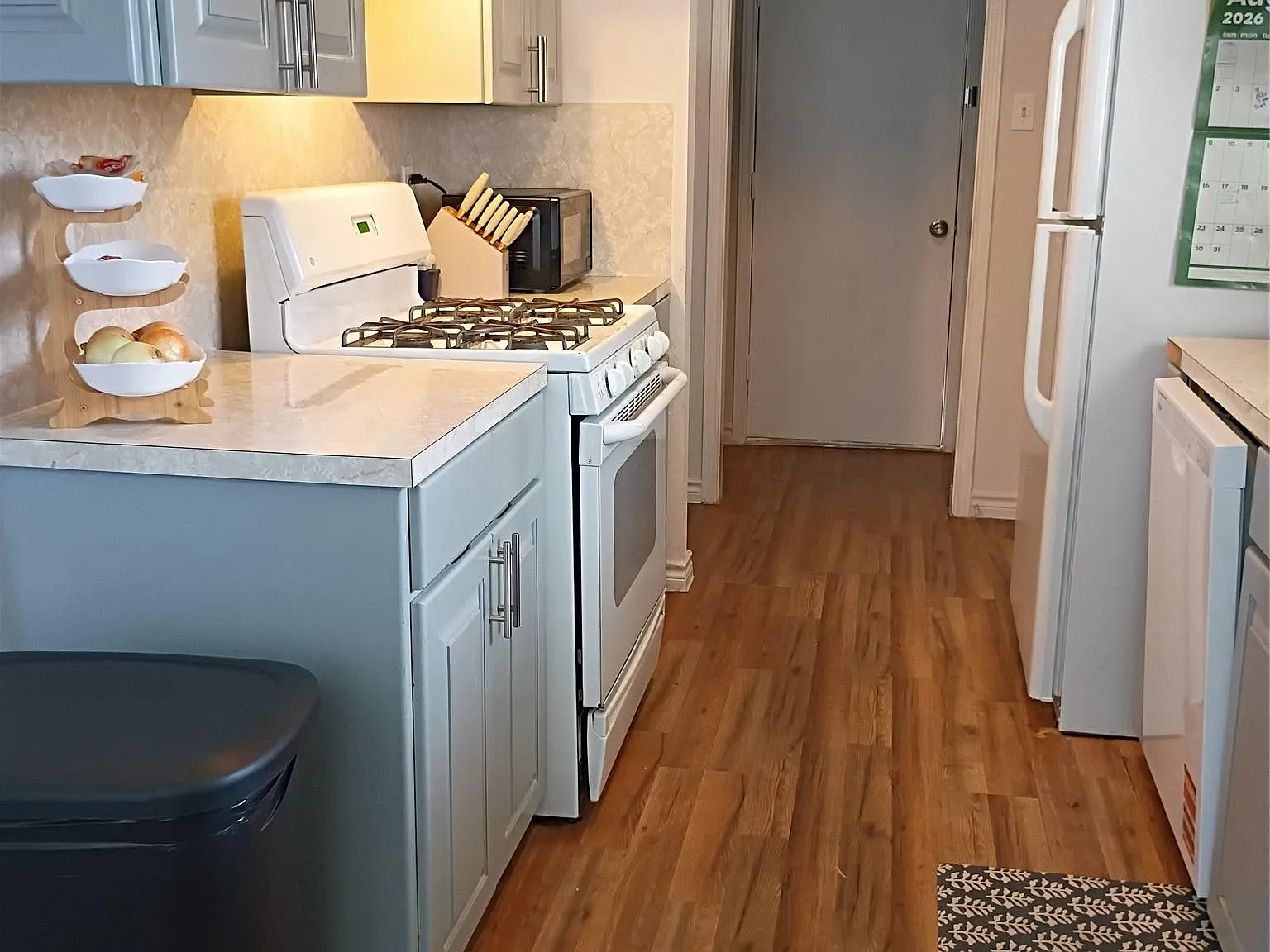 3 bed, 2.0 bath, 1432 sqft, $2,500 — Photo 2