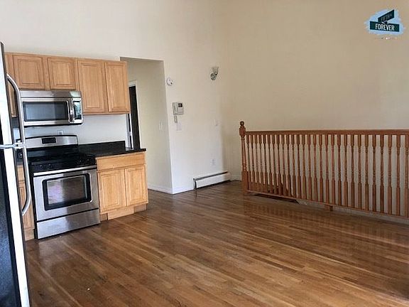 4th image of 645 Belmont Ave #2