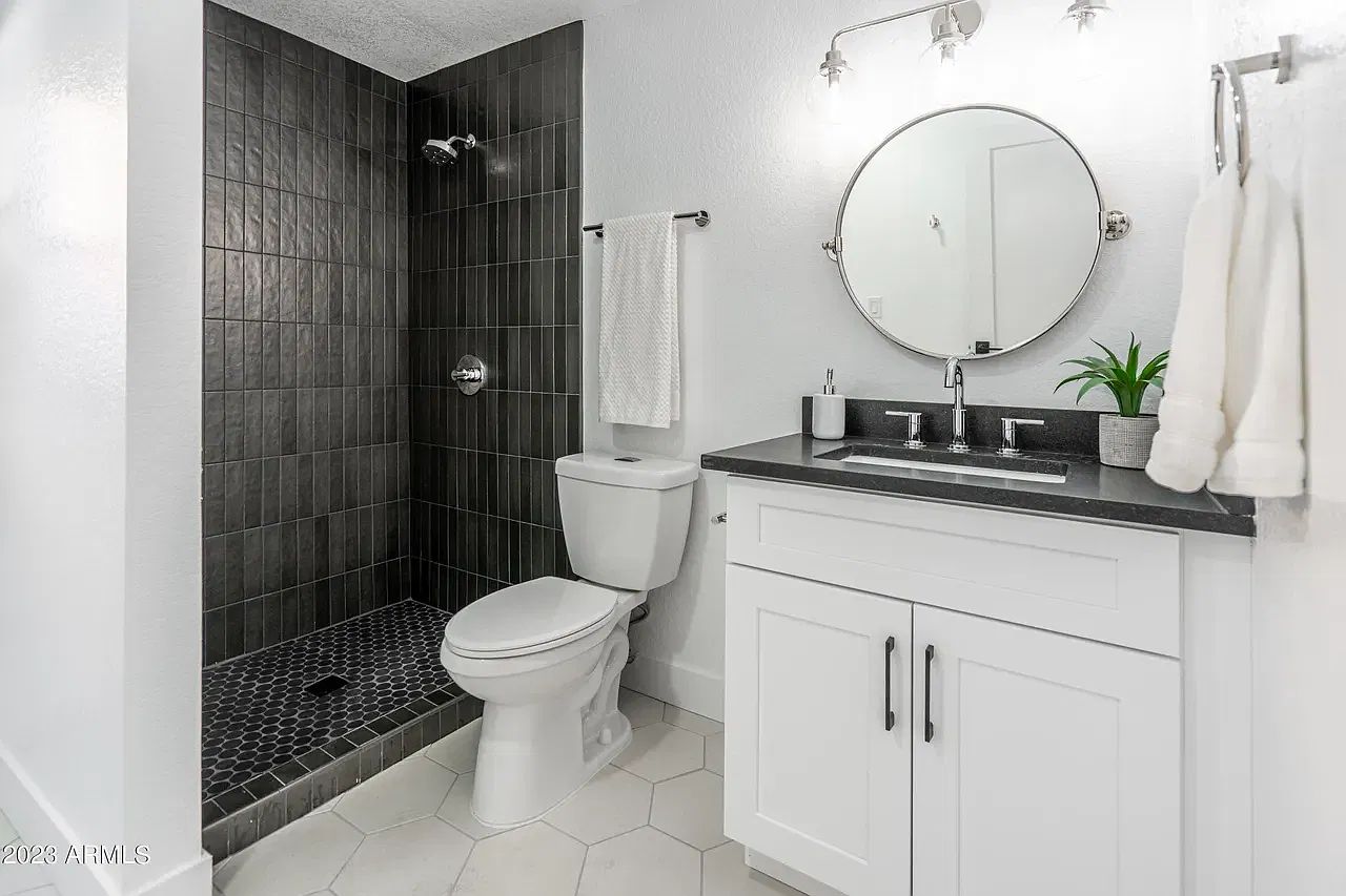 5 bed, 3494 sqft, $7,899 — Photo 3