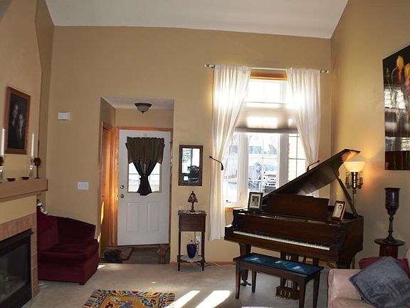2nd image of 562 Aqua Cir